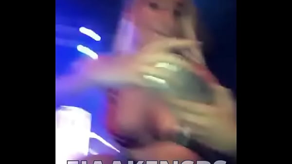 SE LE SALE UNA LOLA A SOL PEREZ EN UN BOLICHE HACIENDO UNA PRESENCIA!!!