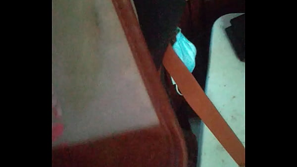 antes de irme al colegio mi padrastro me da..