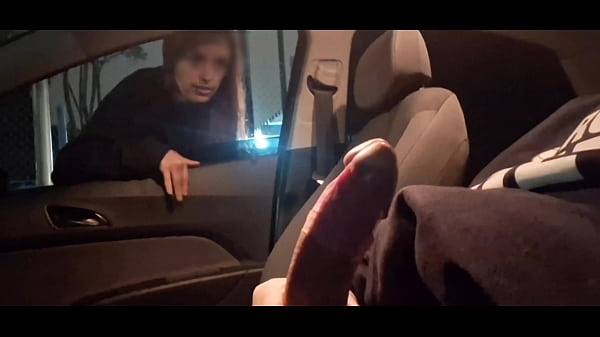 Punheta arriscada para gostosa na rua em p&uacute;blico!