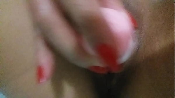 Mel masturbando e gozando gostoso