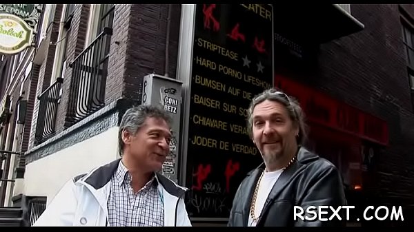 Hottie takes it up the wazoo