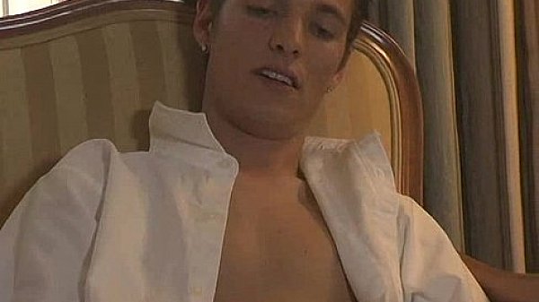 Logan Parks masturbates  