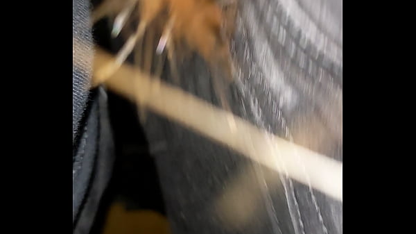 Una linda gringa con culito juguet&oacute;n se dej&oacute; arrimar mi verga