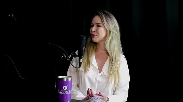 Est&aacute; fazendo bastante sexo anal, gozou, tem um vibrador que a faz ter squirting sozinha, e o seu conte&uacute;do com um cadeirante... - Milena Moreau (SHEER/RED)