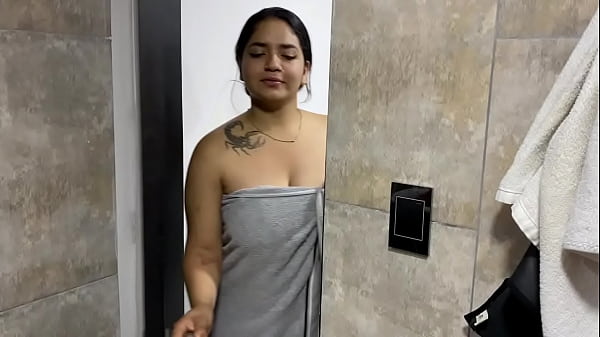 hago venir a chorro a mi hermanastra y la caliento demasiado