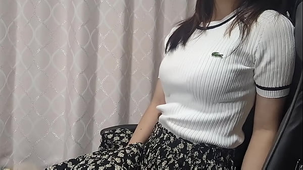 勉強中にむらむら我慢できなくてスカートの中の敏感なとこを刺激しちゃう巨乳女子