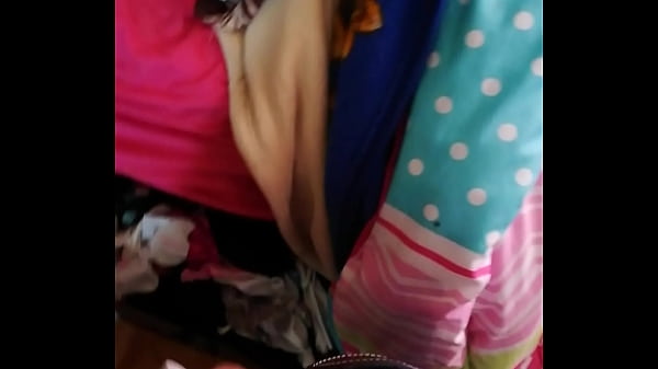 Las tangas de mi cu&ntilde;ada rica haci&eacute;ndome un rica chaquetita--my slut sister-in-law panties