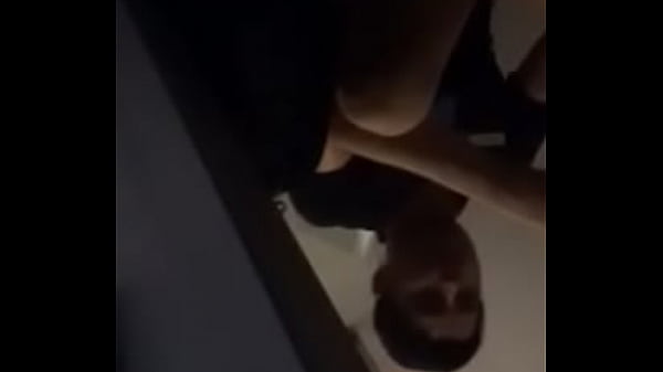 espiando a chico en ba&ntilde;o p&uacute;blico rica verga