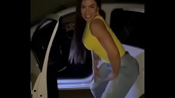 Morena gostosa dan&ccedil;ando funk (gol branco)