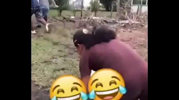 Chị chị em g&aacute;i