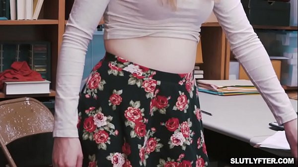 Hottie babe Dolly Leigh love huge meaty cock inside her pussy  