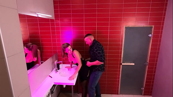 HID CAM : HARD FUCK AND CREAMPIE IN THE PUBLIC WC