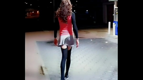 Annemieke flashing clitty on the street