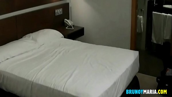 Le Hice un SALVAJE SQUIRTING y me La Foll&eacute;. Era la CHICA del Servicio del Hotel  