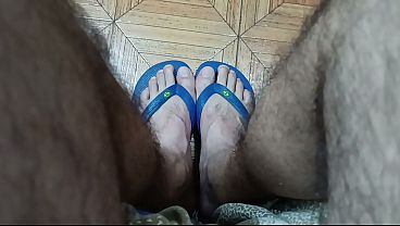 Corpos naturais! Venha gozar nos meus p&eacute;s e em meu corpo peludo 