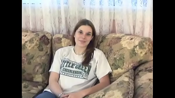 Hot chick with nice body strips and shows her cunt  