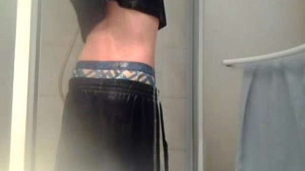 Clothes getting wet - Giovanni Glibs