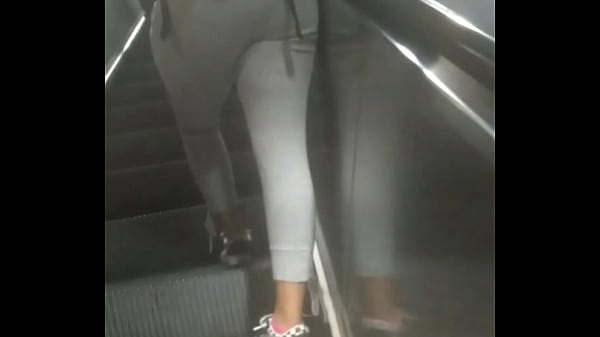 Big booty on ebony teen