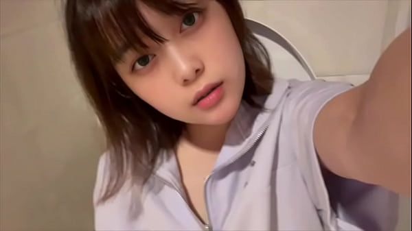 清楚系女子◯生のト◯レで隠れオナニー。こんな変態になってしまってごめんなさい&hellip;