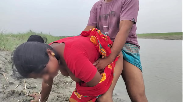 Bowdi Fuck Beside A River