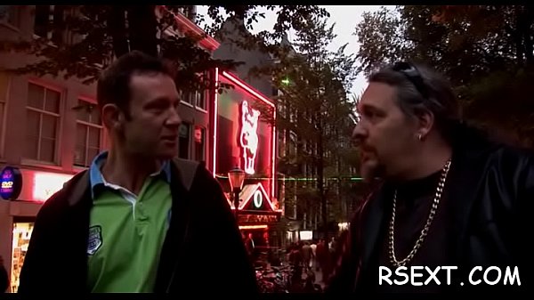 Sexy ass babe sucks cock