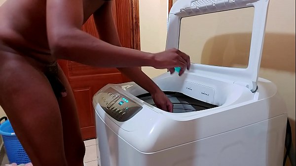 Usifue Nguo Ukiwa Uchi