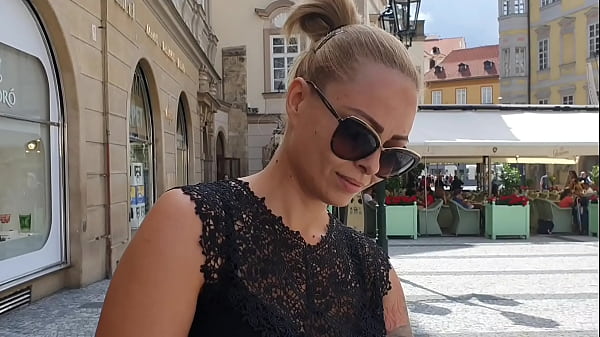 Tourist recognizes pornstar Dominno in the street and fucks her in his hotel