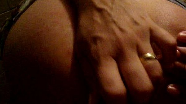 Casada gostosa gozando de quatro.MPG