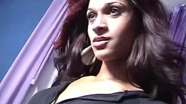 Ebony shemale wants to plunge monstercock in her own asshole 