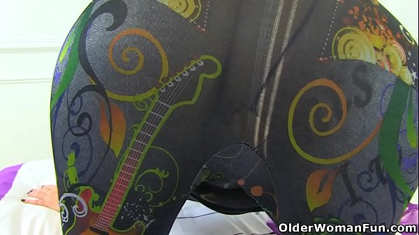 UK milf Clara Hewitt dildos her hairy and nyloned cunt