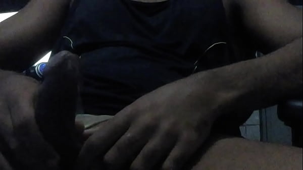 Pau do novinho saindo esperma quente