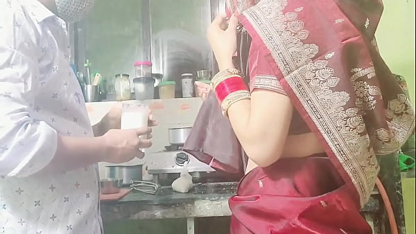 देसी आंटी बोली की ससुर जी मुझे चोदो