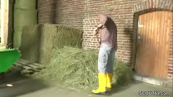 Mutti denkt nur ans Ficken und schnappt sich den erst besten