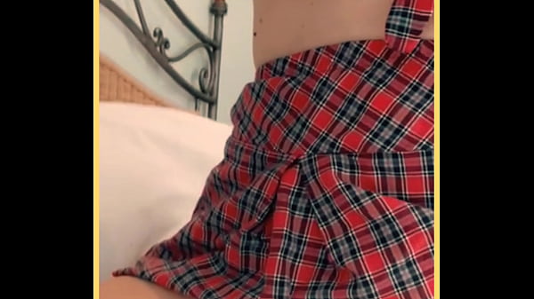 MILF pussy in short tight skirt for flashing