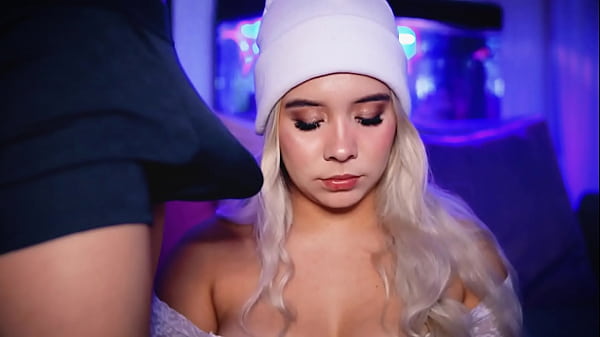 University student makes a living by exhibiting her sex life on the internet  