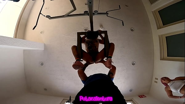 Nada m&aacute;s saludable que una buena sesion de sexo en el gimnasio y si es con dos putitas mejor aun.