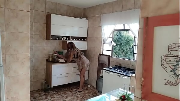 Mulheres gostosas que gostam de cuidar de casa  