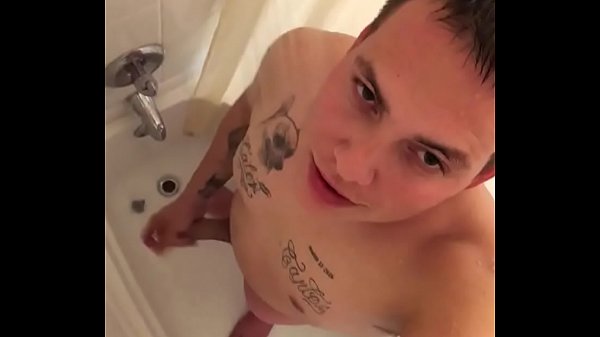 JDthatbitch in the hotel shower 
