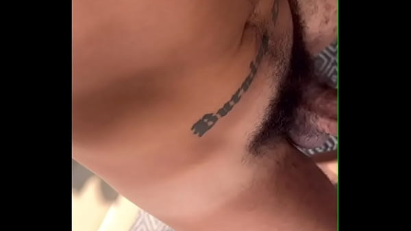 Comendo o cuzinho do neg&atilde;o gringo na sacada em p&uacute;blico 