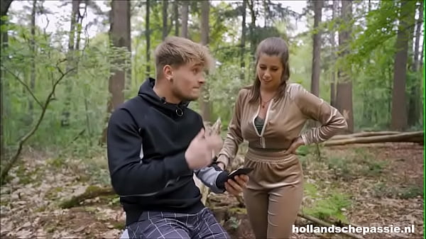 Heet wijfie wil pik in d'r kont