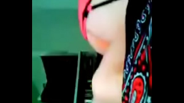 Random chick gives up some pussy for some ink