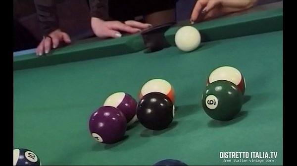 Orgia scambista con mogli zoccole alla sala biliardo