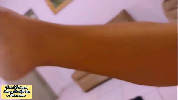 Dei pra tanta gente mamar as minhas tetas, amo dar de mamar pra estranhos.Tem uma puta casada mais vadia que eu?!?!