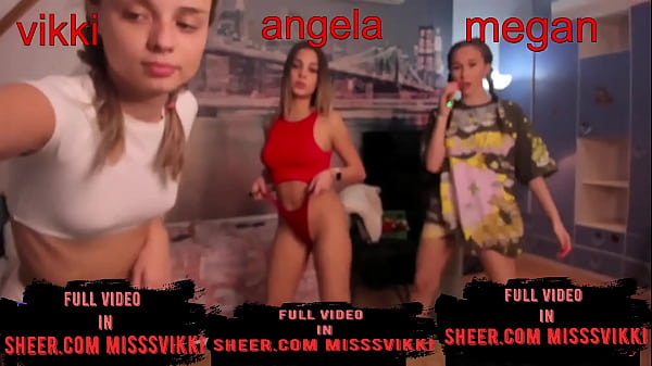 Сучки очень возбудились и не могут сдержатся