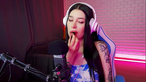 BEATIFUL TEEN ASMR SUCKING LICKING. HONEY HAZE 