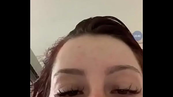 Hermosa milf en el ba&ntilde;o