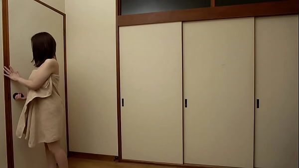 おっぱい国宝！ピンク乳首の超美乳※脂の乗った誘い尻※全てパーフェクトな色白神裸※サバサバ系のクール妻が自ら腰振り激しく喘ぐ、念願の2連続濃厚中出しSEX！！1