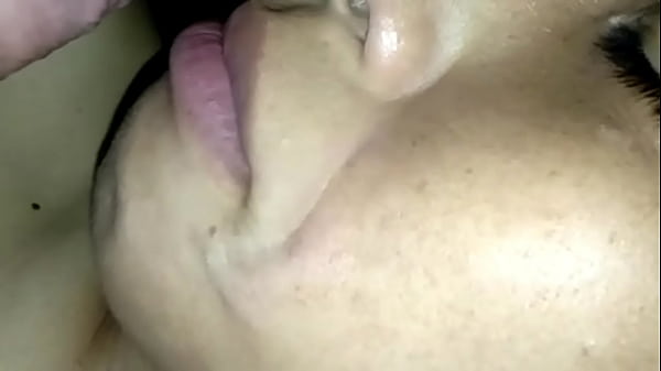 เธอดูดควยได้เสียวมากจนน้ำแตกเต็มปาก