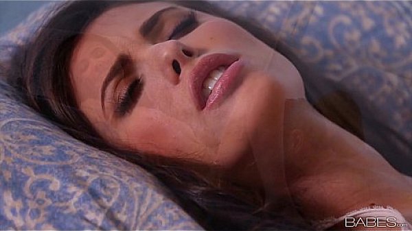 Casey Calvert is a smiling beauty in bed when she's eaten out