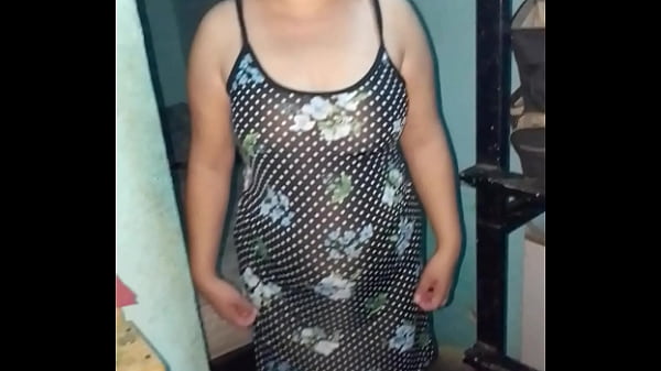 Nos muestra su tanga erotica